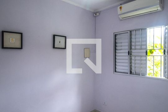 Quarto 1 de casa para alugar com 2 quartos, 60m² em Vila Liviero, São Paulo