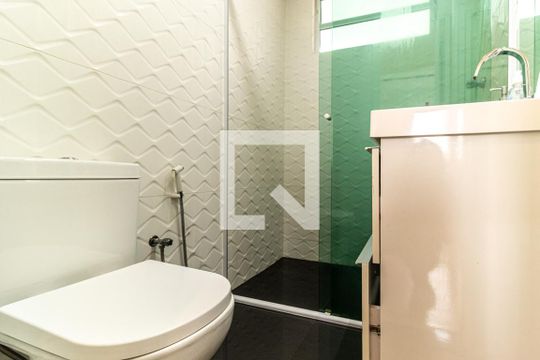 Banheiro de apartamento para alugar com 2 quartos, 100m² em Santa Ifigênia, São Paulo