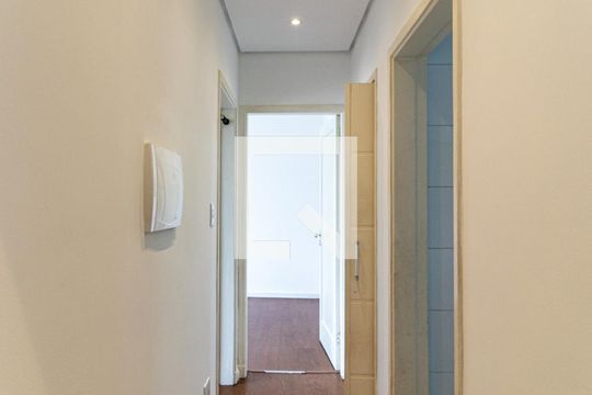 Corredor de apartamento para alugar com 2 quartos, 100m² em Santa Ifigênia, São Paulo