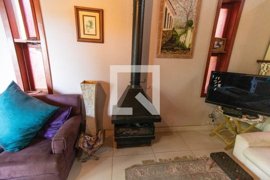 Lareira de casa à venda com 7 quartos, 400m² em Maria Paula, Niterói