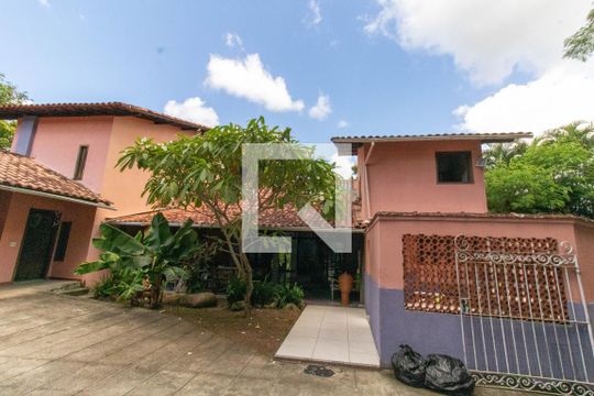 Fachada de casa à venda com 7 quartos, 400m² em Maria Paula, Niterói