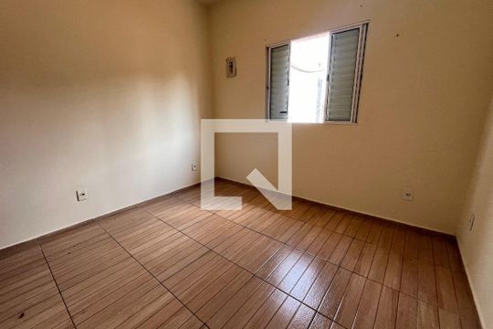 Quarto de casa para alugar com 1 quarto, 42m² em Vila Colorado, Suzano