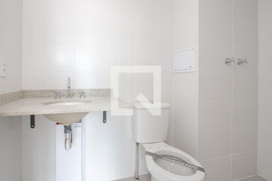Banheiro de kitnet/studio para alugar com 1 quarto, 30m² em Jardim das Acacias, São Paulo