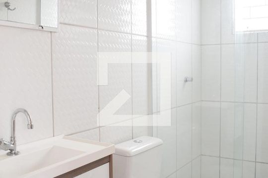 Banheiro de casa de condomínio à venda com 2 quartos, 50m² em Cajuru, Curitiba
