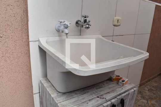 Área de Serviço de casa de condomínio à venda com 2 quartos, 50m² em Cajuru, Curitiba
