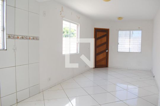 Sala/Cozinha de casa de condomínio à venda com 2 quartos, 50m² em Cajuru, Curitiba