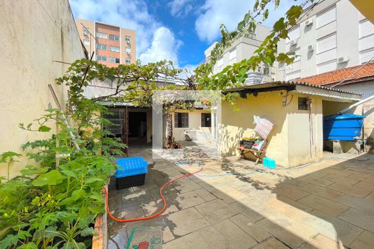 Quintal de casa à venda com 3 quartos, 110m² em Cristo Redentor, Porto Alegre