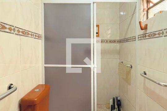 Banheiro de casa à venda com 3 quartos, 110m² em Cristo Redentor, Porto Alegre