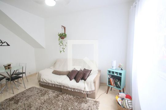 Sala de casa de condomínio à venda com 2 quartos, 240m² em Taquara, Rio de Janeiro