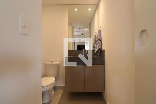 Banheiro de kitnet/studio para alugar com 1 quarto, 45m² em Vila Pompéia, São Paulo
