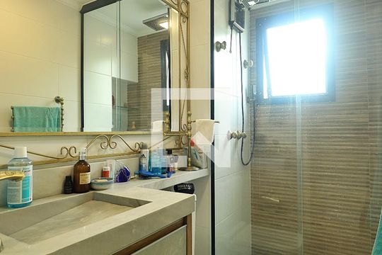 Banheiro de apartamento à venda com 1 quarto, 55m² em Jardim, Santo André