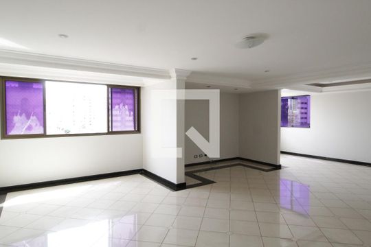 Apartamento para alugar com 3 quartos, 240m² em Saraiva, Uberlândia