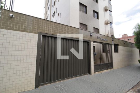 Fachada  de apartamento para alugar com 3 quartos, 240m² em Saraiva, Uberlândia