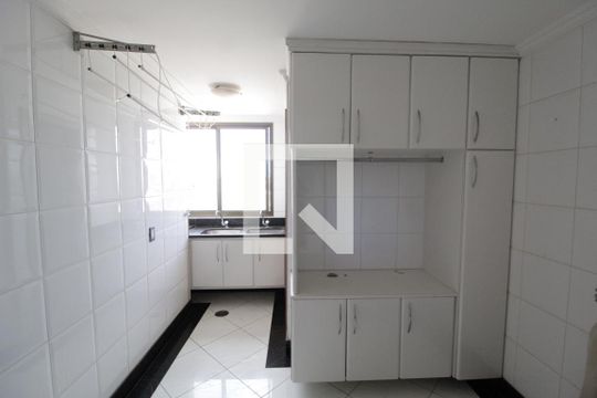 Área de serviço  de apartamento para alugar com 3 quartos, 240m² em Saraiva, Uberlândia