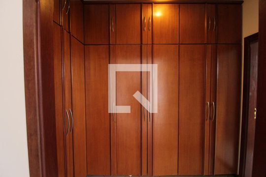 Quarto 1 - Suíte  de apartamento para alugar com 3 quartos, 240m² em Saraiva, Uberlândia