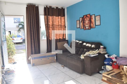 Sala de casa de condomínio para alugar com 2 quartos, 67m² em Guaratiba, Rio de Janeiro