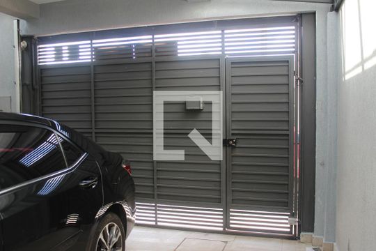 Garagem de casa à venda com 3 quartos, 250m² em Parque da Lapa, São Paulo
