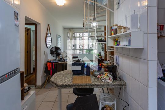 Cozinha e Área de Serviço de apartamento à venda com 2 quartos, 120m² em Santo Antônio, Belo Horizonte