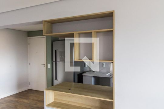 Cozinha de apartamento à venda com 2 quartos, 76m² em Jardim Tupanci, Barueri