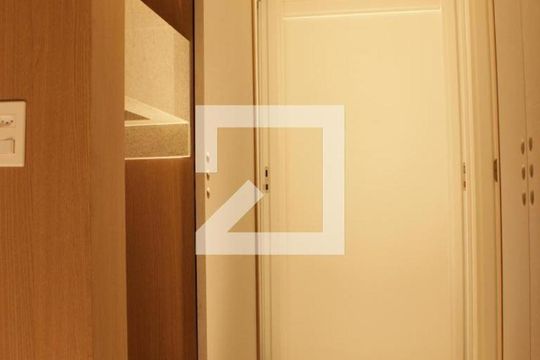 Corredor de apartamento para alugar com 2 quartos, 63m² em Sumarezinho, São Paulo