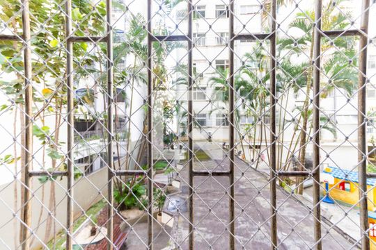 Vista Sala de apartamento para alugar com 4 quartos, 129m² em Icaraí, Niterói