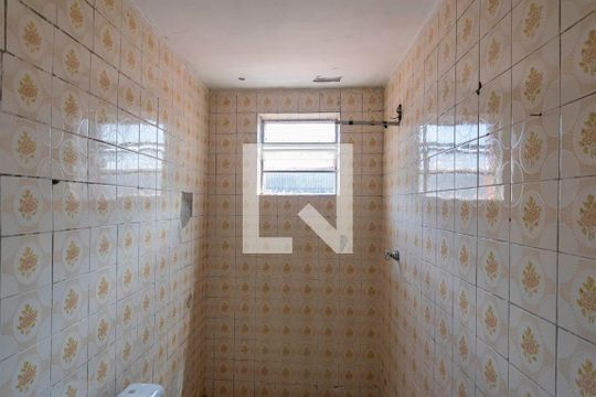Banheiro  de casa para alugar com 2 quartos, 49m² em Jardim Santo André, Santo André