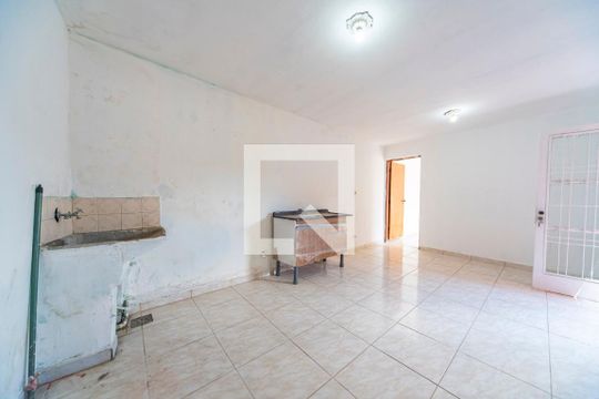 Cozinha e Área de Serviço de casa para alugar com 2 quartos, 49m² em Jardim Santo André, Santo André