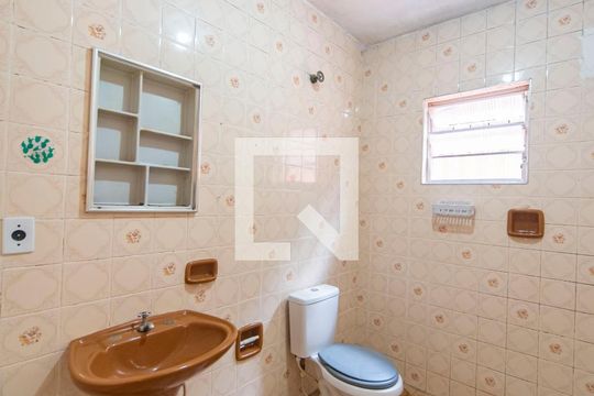 Banheiro de casa para alugar com 1 quarto, 49m² em Jardim Santo André, Santo André
