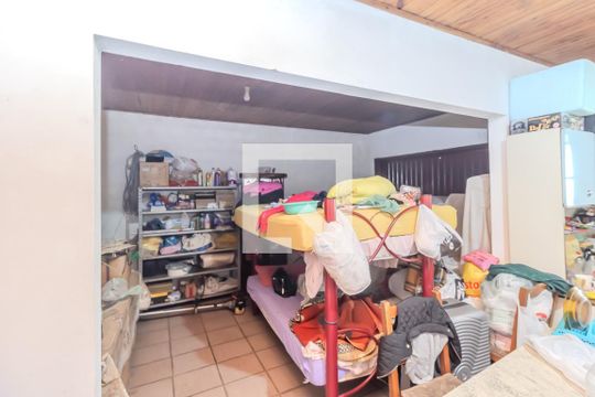 Garagem de casa à venda com 2 quartos, 80m² em Olaria, Canoas