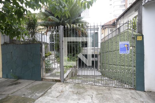 Fachada de casa à venda com 3 quartos, 215m² em Cambuci, São Paulo