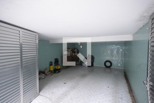 Garagem de casa à venda com 3 quartos, 215m² em Cambuci, São Paulo