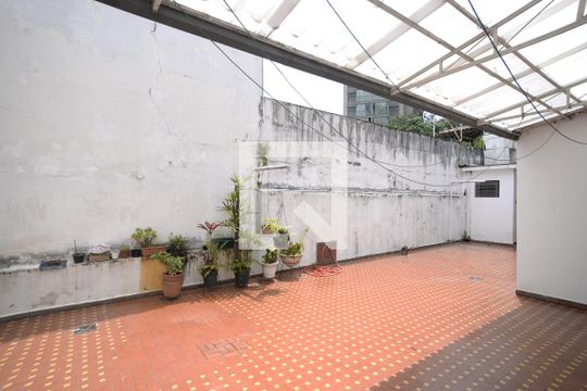 Quintal de casa à venda com 3 quartos, 215m² em Cambuci, São Paulo