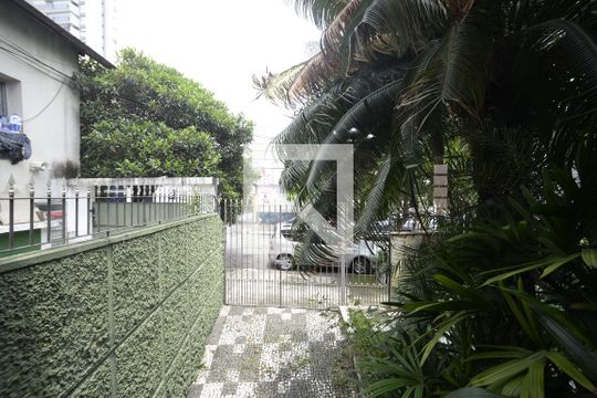 Vista de casa à venda com 3 quartos, 215m² em Cambuci, São Paulo