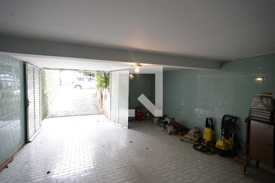 Garagem de casa à venda com 3 quartos, 215m² em Cambuci, São Paulo