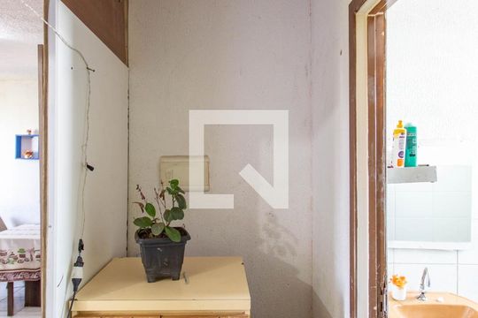 Corredor de apartamento para alugar com 2 quartos, 58m² em Vista do Sol, Belo Horizonte