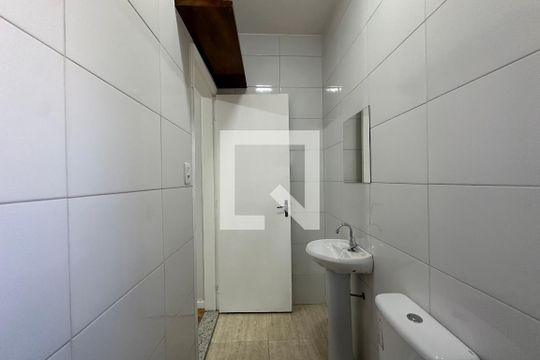 Banheiro de kitnet/studio para alugar com 1 quarto, 26m² em Perdizes, São Paulo