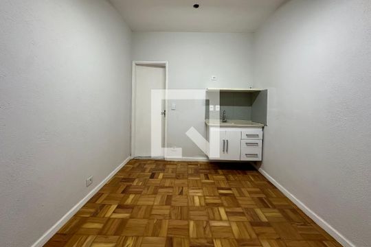 Sala de kitnet/studio para alugar com 1 quarto, 26m² em Perdizes, São Paulo