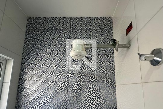Banheiro de kitnet/studio para alugar com 1 quarto, 26m² em Perdizes, São Paulo