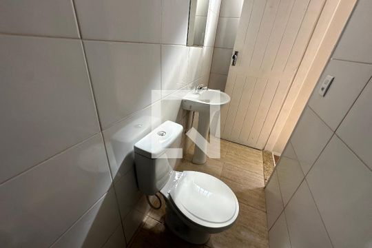 Banheiro de kitnet/studio para alugar com 1 quarto, 27m² em Perdizes, São Paulo