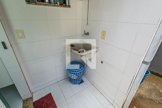 Area de serviço e quintal de casa à venda com 2 quartos, 70m² em Canaã, Belo Horizonte