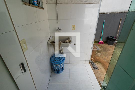 Area de serviço e quintal de casa à venda com 2 quartos, 70m² em Canaã, Belo Horizonte