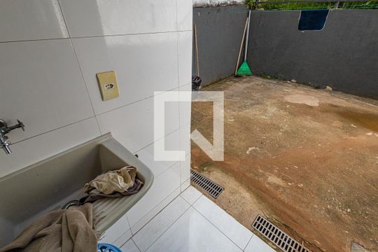 Area de serviço e quintal de casa à venda com 2 quartos, 70m² em Canaã, Belo Horizonte