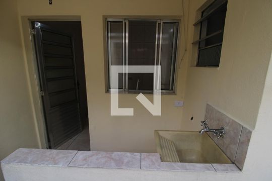 Área de Serviço de casa de condomínio para alugar com 1 quarto, 33m² em Parque Peruche, São Paulo