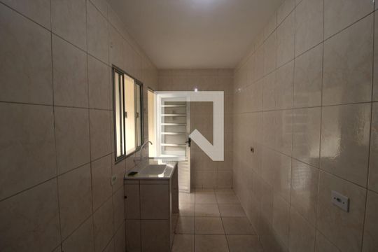 Cozinha de casa de condomínio para alugar com 1 quarto, 33m² em Parque Peruche, São Paulo