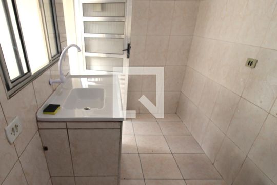 Cozinha de casa de condomínio para alugar com 1 quarto, 33m² em Parque Peruche, São Paulo