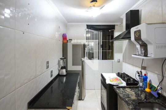 Cozinha de apartamento para alugar com 2 quartos, 47m² em Conjunto Habitacional Teotonio Vilela, São Paulo