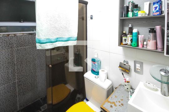 Banheiro de apartamento para alugar com 2 quartos, 47m² em Conjunto Habitacional Teotonio Vilela, São Paulo