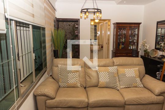 Sala de casa à venda com 2 quartos, 250m² em Jardim Ernestina, São Paulo