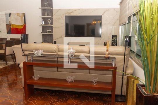 Sala de casa à venda com 2 quartos, 250m² em Jardim Ernestina, São Paulo