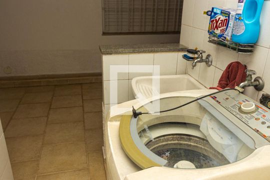 Área de Serviço de casa à venda com 2 quartos, 250m² em Jardim Ernestina, São Paulo